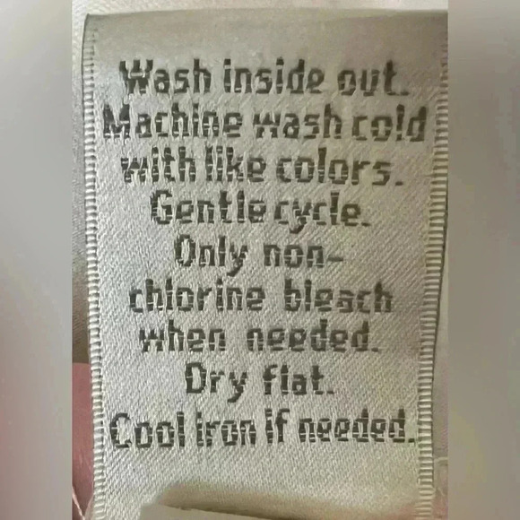 Light pink shear lace key hole back covered button six xl top - Picture 6 of 12